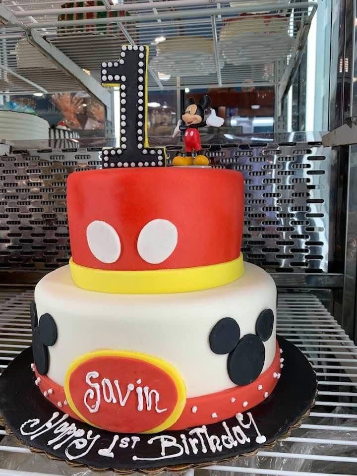 Pearl white wedding-style cake